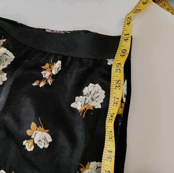 Zara Women’s Black  Pants With Purple Flowers, Please See Measurements 🧧 - Picture 5 of 8